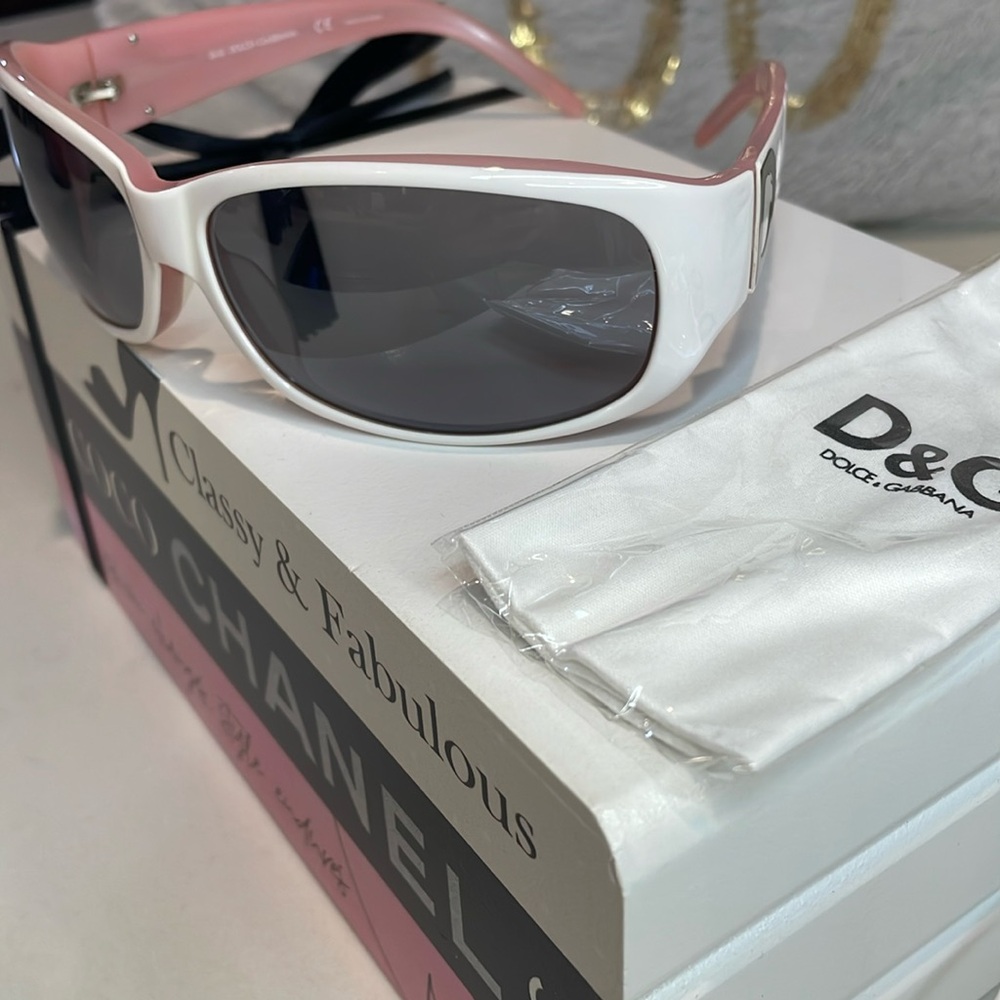 D&G White and Pink Women's Sunglasses - Picture 5 of 16